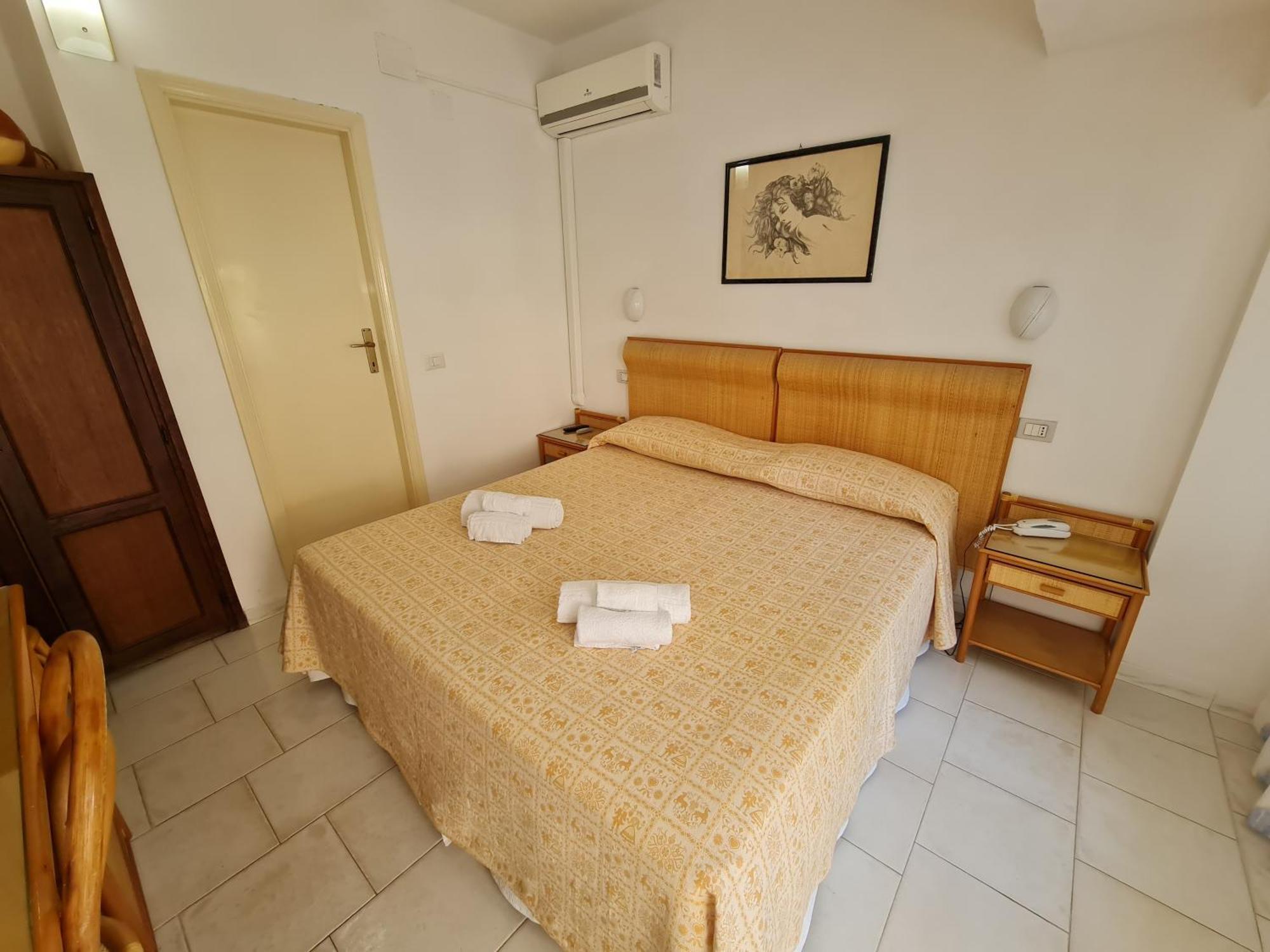 Le Roccette Mare Beach Hotel & Restaurant Тропеа Екстер'єр фото