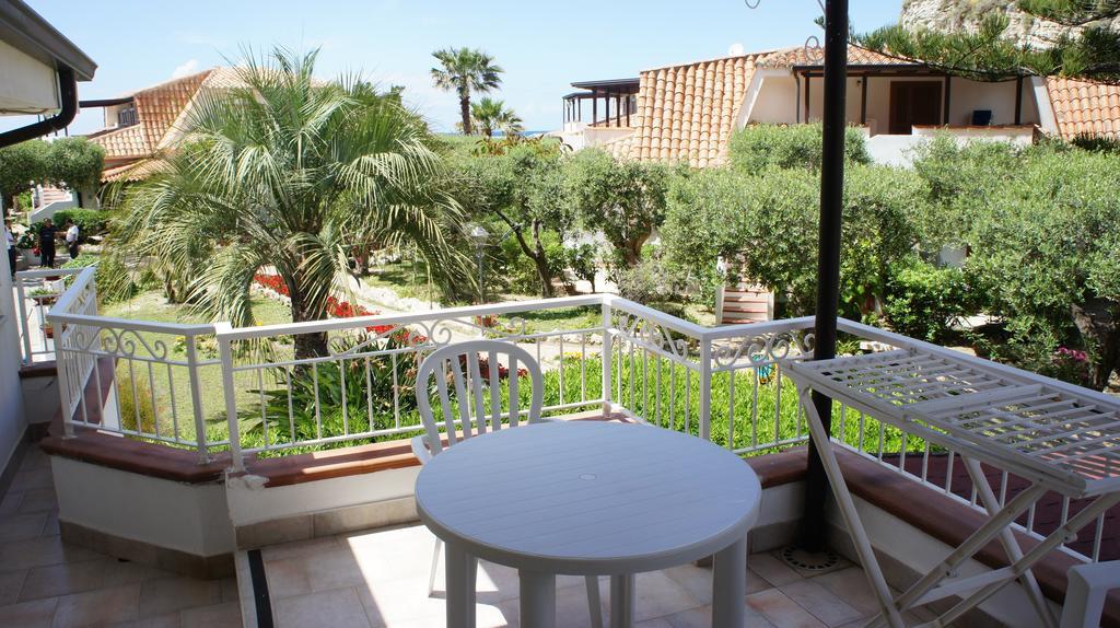 Le Roccette Mare Beach Hotel & Restaurant Тропеа Номер фото