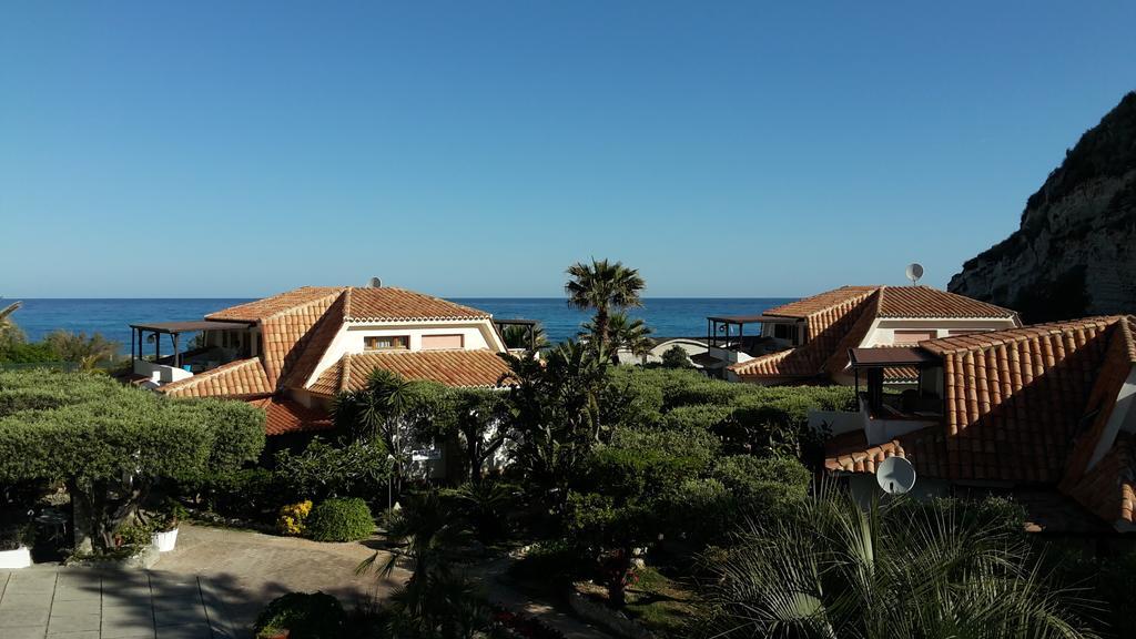 Le Roccette Mare Beach Hotel & Restaurant Тропеа Екстер'єр фото