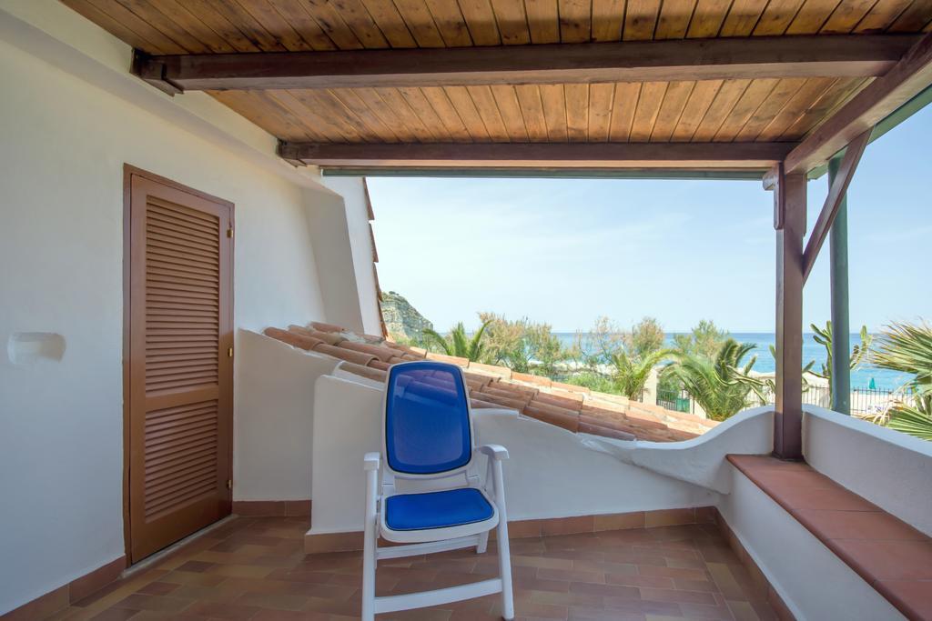 Le Roccette Mare Beach Hotel & Restaurant Тропеа Номер фото