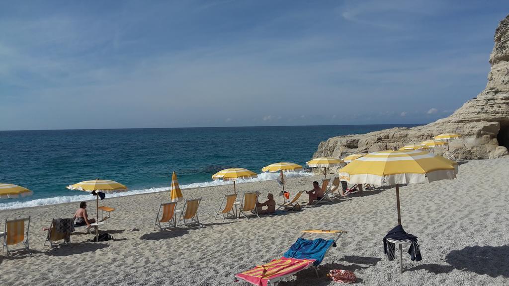 Le Roccette Mare Beach Hotel & Restaurant Тропеа Екстер'єр фото