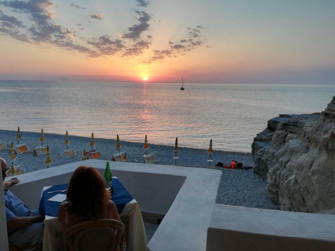 Le Roccette Mare Beach Hotel & Restaurant Тропеа Екстер'єр фото
